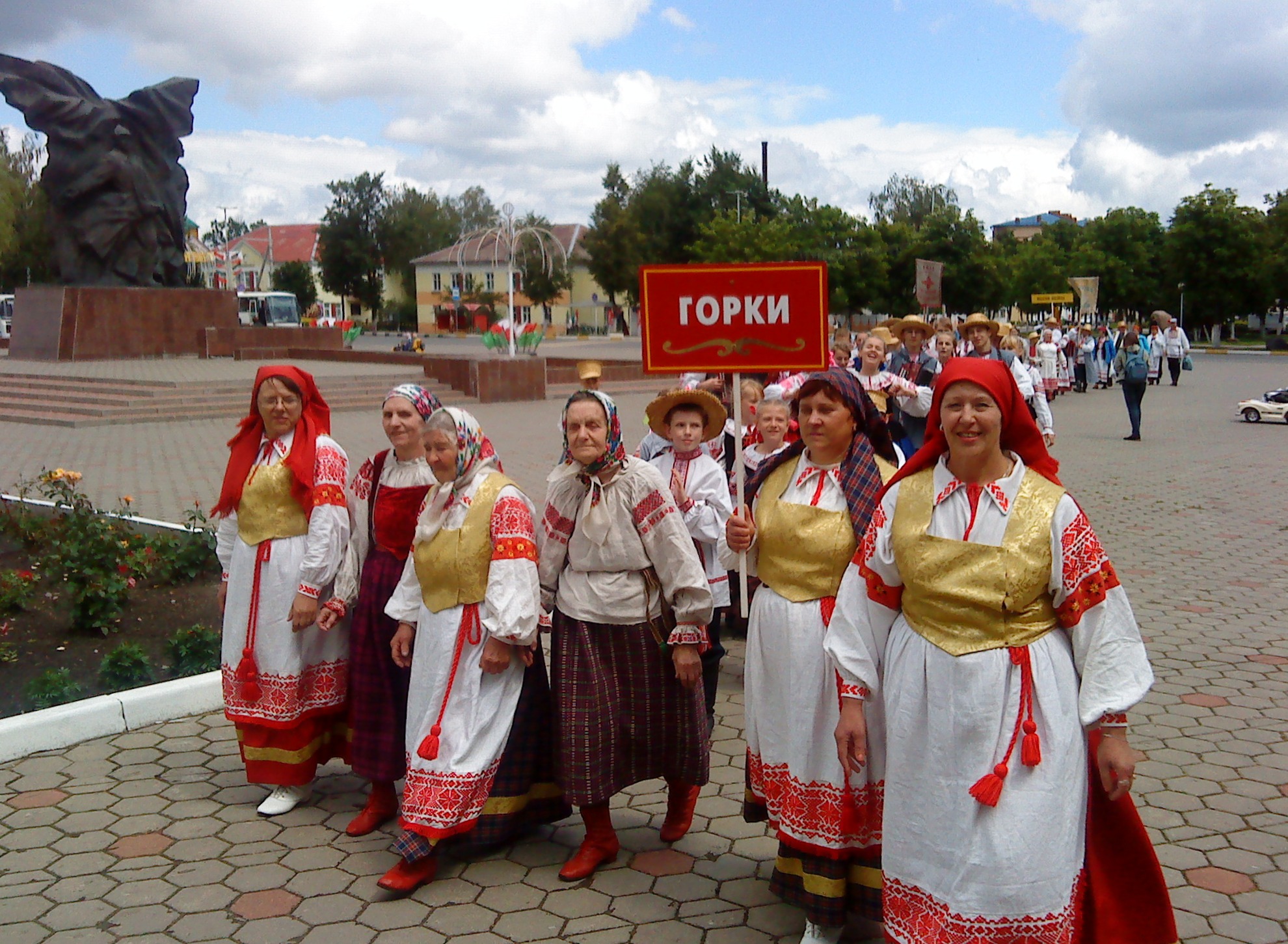 П октябрьский гомельской области. Октябрьский (Гомельская область). Этнохореография фольклор фото. Фото Стоквартирник Октябрьский, Гомельская область.