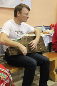 09.12.2014. Парамонов Дмитрий. Мастерская гусельной игры. 13.00- 18.00 (Внимание! Занятие пройдёт по адресу Берсеневская набережная, д. 20)
